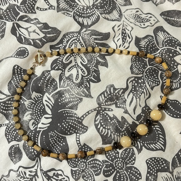 Handmade Beaded Necklace with Earrings - Picture 4 of 5